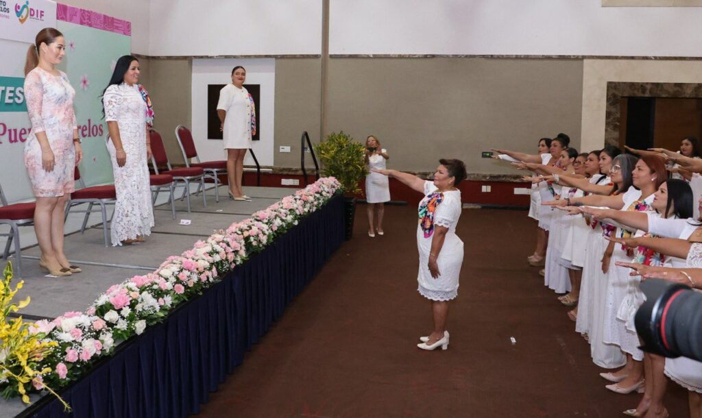 Rinde protesta el voluntariado del sistema DIF Puerto Morelos