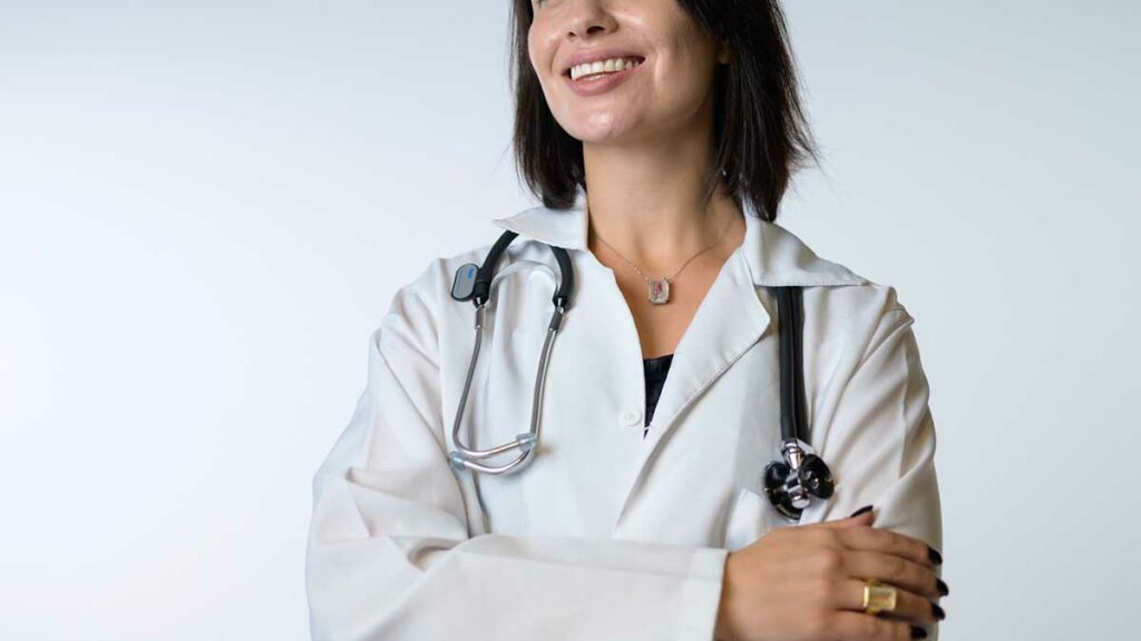 Denuncian a falsa oncóloga que trataba a niños con cáncer en Puebla