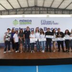 Ayuntamiento de Mérida entrega Becas de Excelencia Universitaria