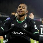 Santi Giménez vuelve a la titularidad con el Feyenoord en triunfo sobre el Waalwijk