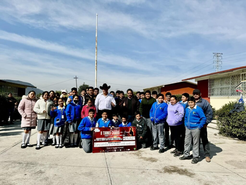 Enrique Estrada agradece la colaboración de la comunidad para apoyar a la telesecundaria Ramón G. Bonfil en Tetepango
