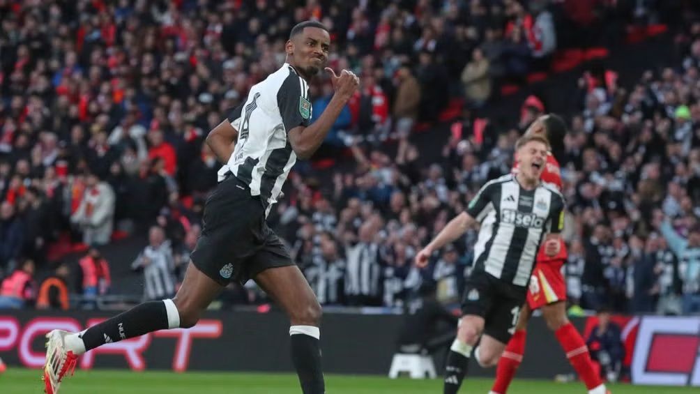 Newcastle es campeón de la Copa de Liga luego de vencer al Liverpool