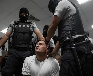 EU envía casi 250 miembros del Tren de Aragua a la cárcel de El Salvador