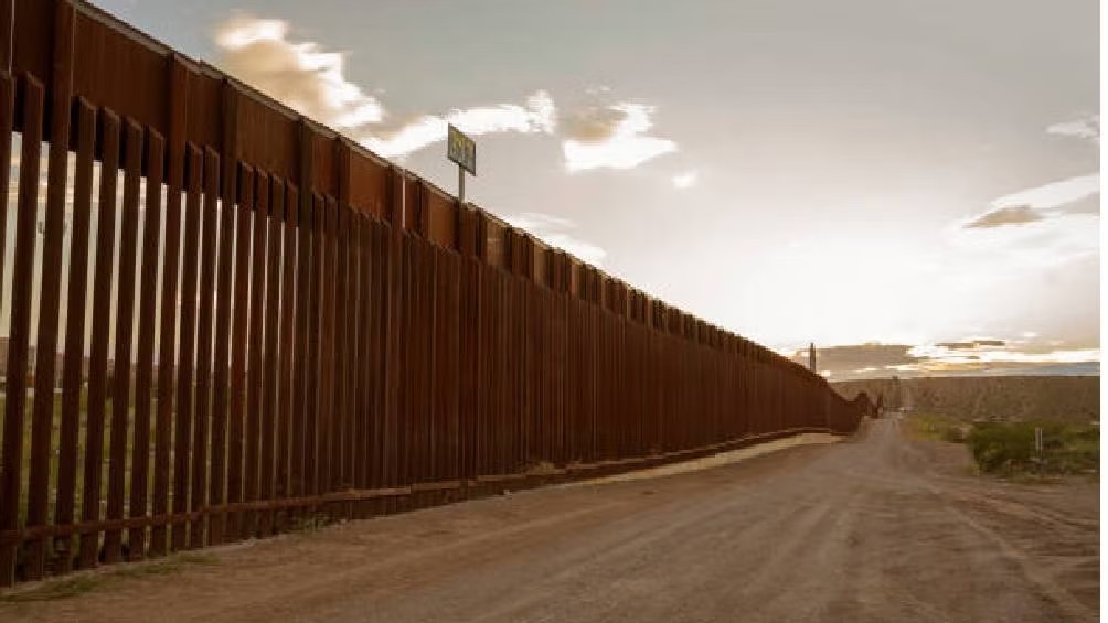 EE.UU. ampliará el muro fronterizo con México, según Kristi Noem