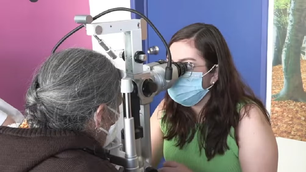 IMSS rompe récord mundial de cirugías de cataratas