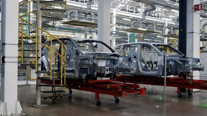 Arrolla Trump a 129 empresas automotrices de Puebla con arancel del 25%