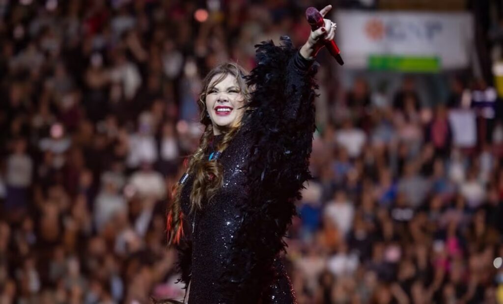 Yuridia arrasa en la Plaza de Toros México con su concierto «Sin llorar»