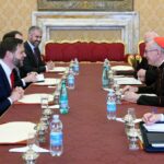 JD Vance visita el Vaticano y se reúne con el cardenal Parolin para abordar crisis humanitarias y libertad religiosa