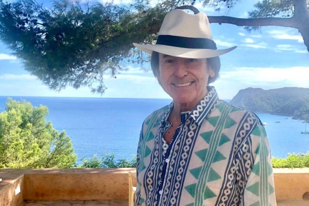 Raphael anuncia su regreso cuatro meses después de su hospitalización