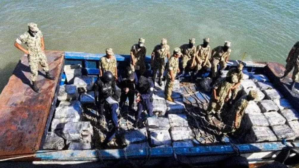 Detienen a mexicano junto a 22 personas en Ecuador con casi 3 toneladas de cocaína