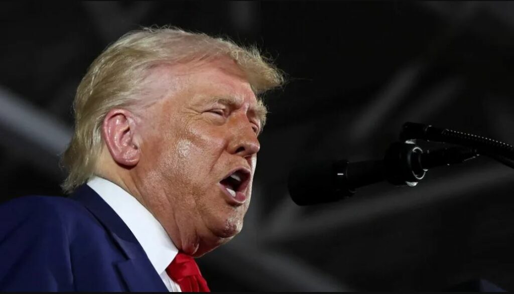 Donald Trump culpa a Biden por primera caída del PIB estadunidense en tres años