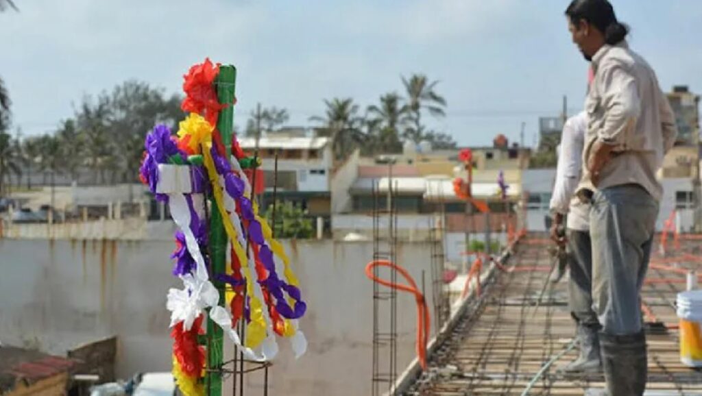 Día del Albañil 2025; La razón por la que ponen una cruz en las obras de construcción