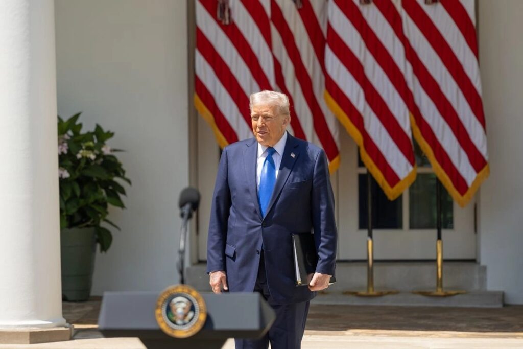 Trump descarta seriamente un tercer mandato, pero deja dudas sobre respetar la Constitución