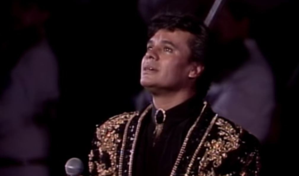 ‘Amor eterno’ de Juan Gabriel: Su profundo significado y por qué se dedica el Día de las madres