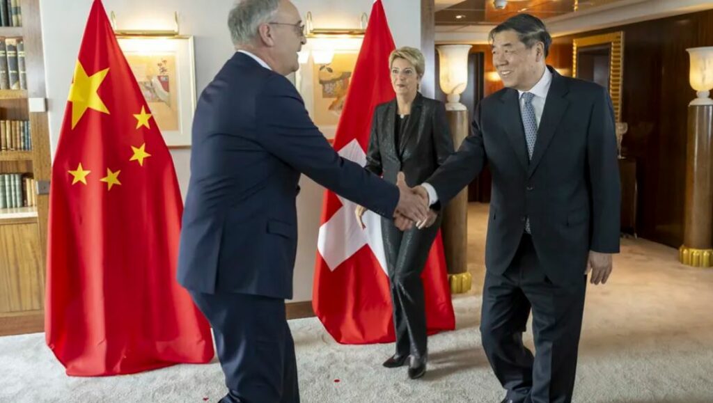 En Suiza, inician conversaciones arancelarias entre Estados Unidos y China