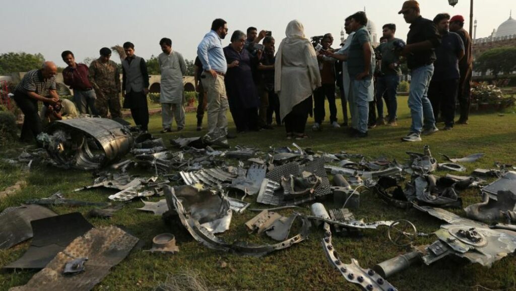 India acusa a Pakistán de no respetar el alto el fuego y advierte represalias