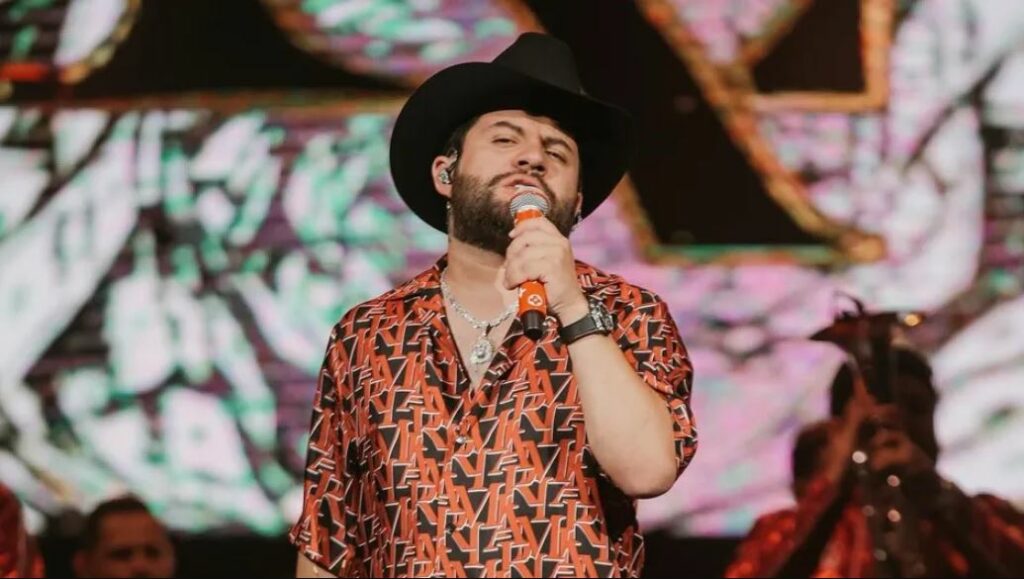 Luis R. Conriquez se presenta en Fiestas de Mayo 2025 en Pénjamo; asistentes corean corridos