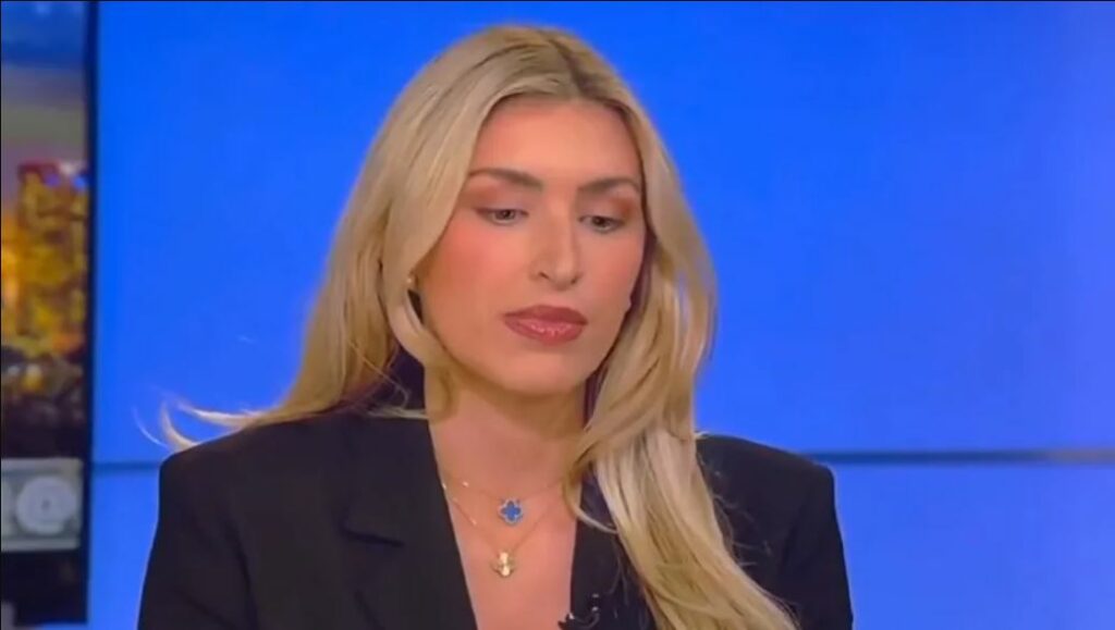 Presentadora de televisión se desmaya en plena transmisión en vivo y causa pánico