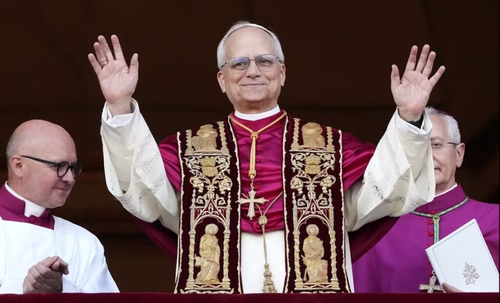 Claudia Sheinbaum invita al papa León XIV a visitar México