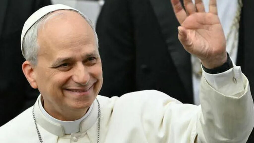 «Pastor con olor a oveja»; peruanos califican al papa León XIV como cercano a los fieles