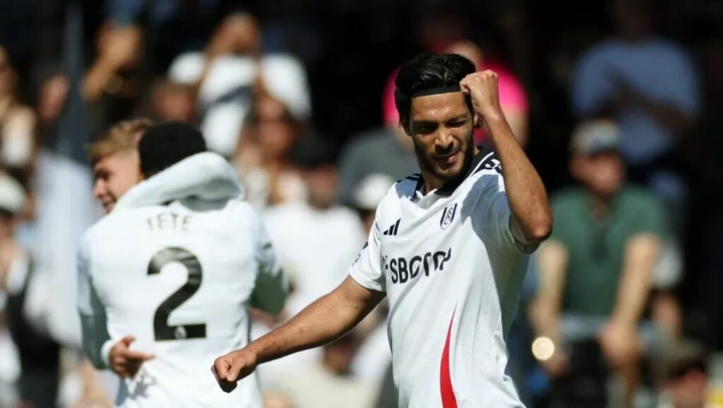 Fulham extiende contrato de Raúl Jiménez tras una de sus mejores temporadas en Premier League
