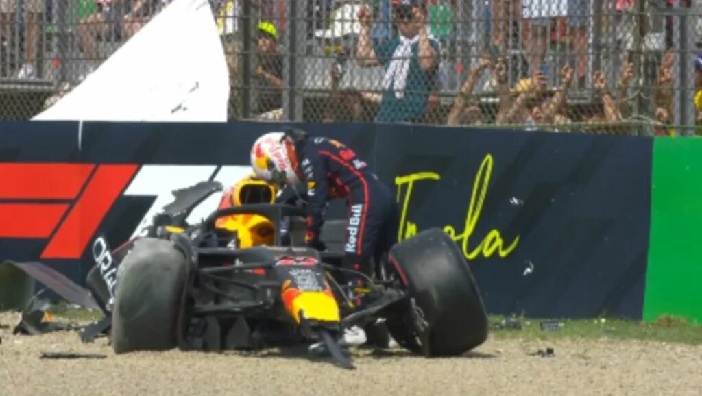 Yuki Tsunoda sufre accidente y vuelca en clasificación del GP de Emilia-Romagna