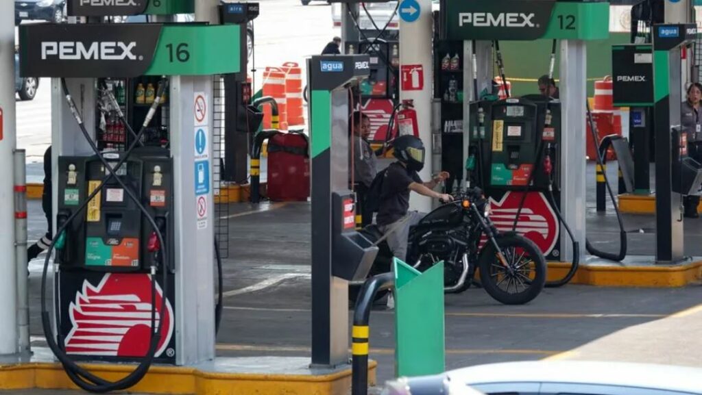 Pemex prepara recortes en plazas de confianza, buscan ahorro de más de 10 mil mdp