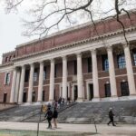 Harvard se va contra Trump y lo demanda por suspenderle la admisión de extranjeros