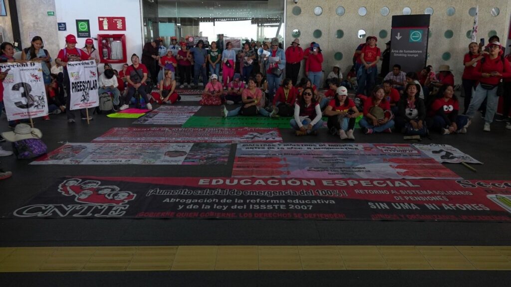 Docentes de la CNTE intensifican protestas y rechazan vínculos partidistas