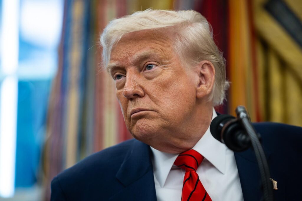 Corte en EE.UU. bloquea política arancelaria de Trump por excederse en poderes