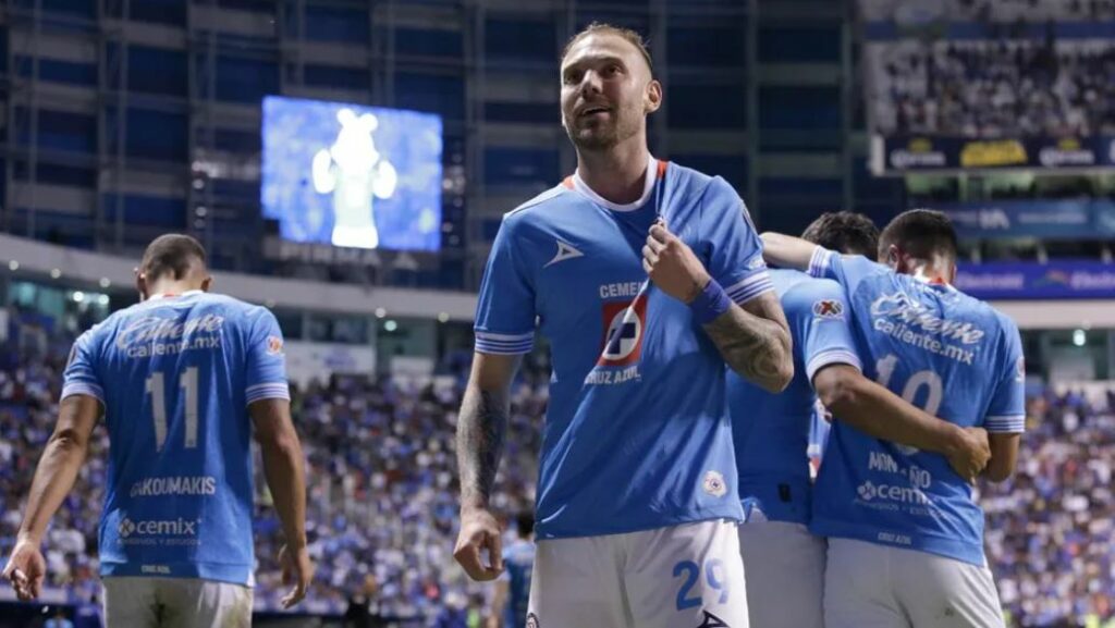 Rodolfo Rotondi niega interés en salir de Cruz Azul y desea levantar un título para enmendar sus errores