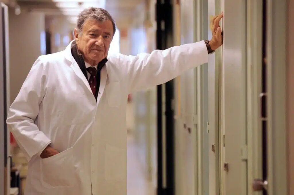 Muere inventor de la pastilla abortiva