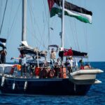 Zarpa de Italia barco de ayuda a Gaza con Greta Thunberg a bordo