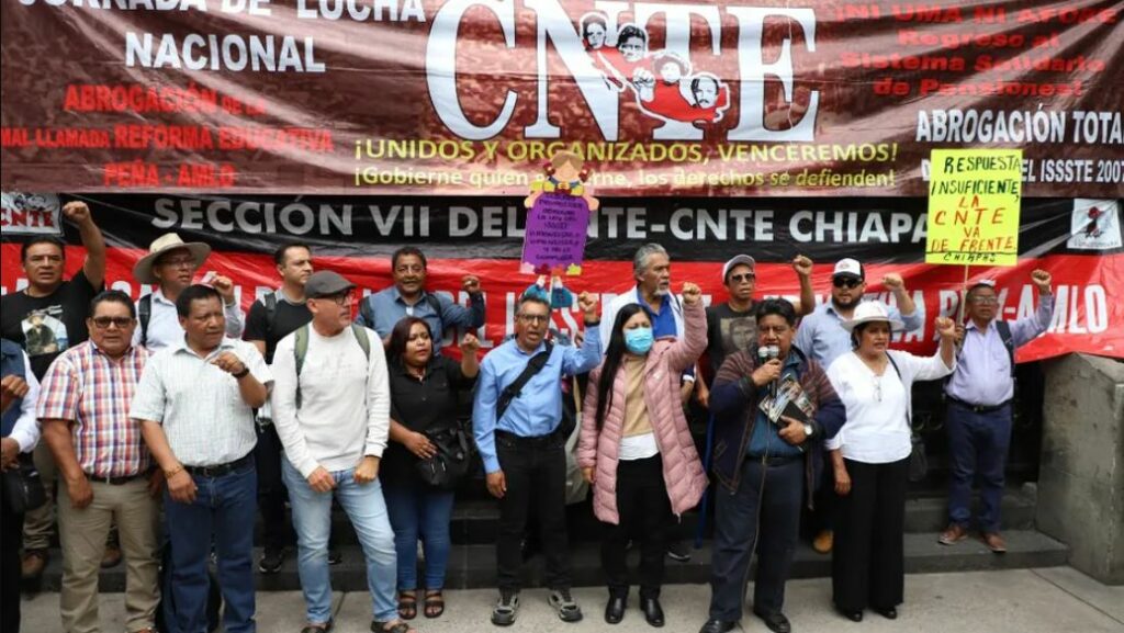 Peticiones de la Coordinadora Nacional de Trabajadores de la Educación costarían casi mil pesos por mexicano