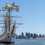 Remolcan al Buque Cuauhtémoc tras accidente mortal en Nueva York