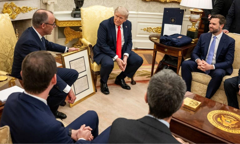 Donald Trump recibe el certificado de nacimiento de su abuelo: era inmigrante en EU