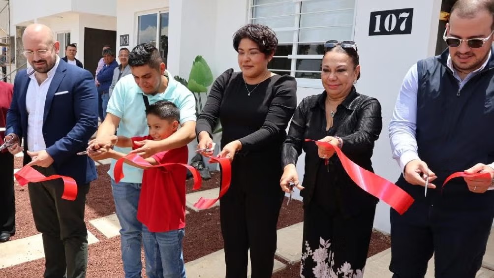 Gana casa en rifa del Día de las Madres… pero se la quitan por no parir al hijo