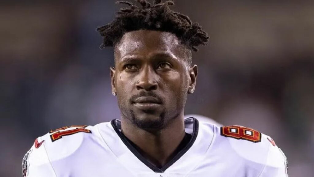 Antonio Brown, exjugador de la NFL, habría huido de Estados Unidos tras ser acusado de intento de homicidio