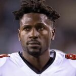 Antonio Brown, exjugador de la NFL, habría huido de Estados Unidos tras ser acusado de intento de homicidio