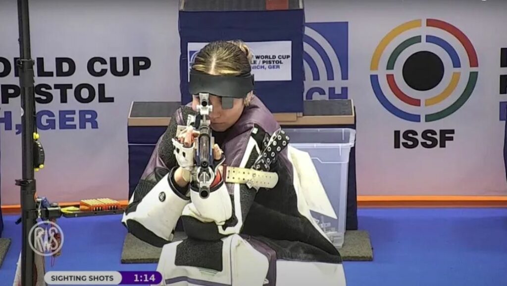 Coahuilense logra récord nacional y clasifica a final en tiro con rifle en Alemania