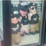 Tienda mexicana en Chicago se viraliza por piñatas de agentes de ICE tras redadas migratorias