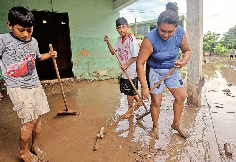 Guerrero y Oaxaca levantan la cortina tras paso de ‘Erick’; Huatulco abre bares y restaurantes