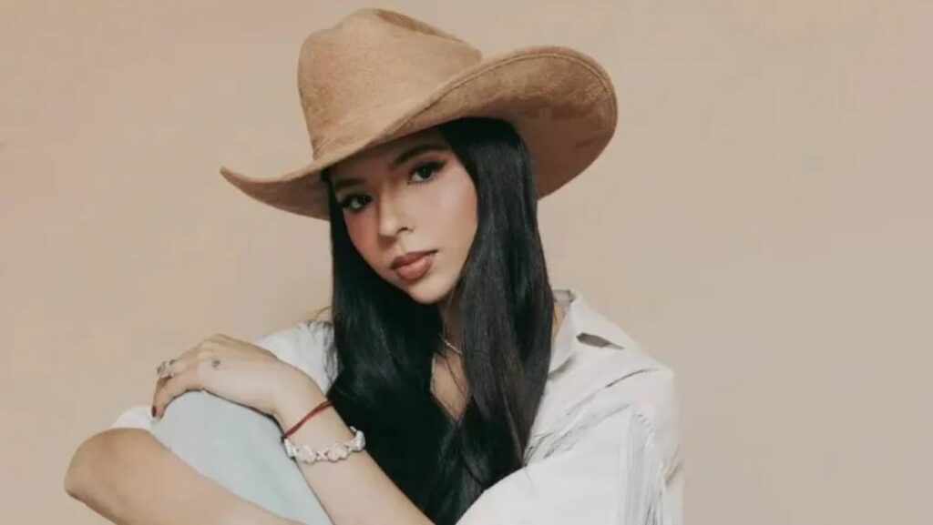 Ángela Aguilar dedica ‘A mis enemigos’, de Valentín Elizalde