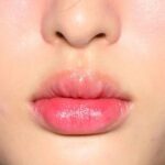El labial viral, imposible de conseguir, que actúa como un relleno de labios instantáneo