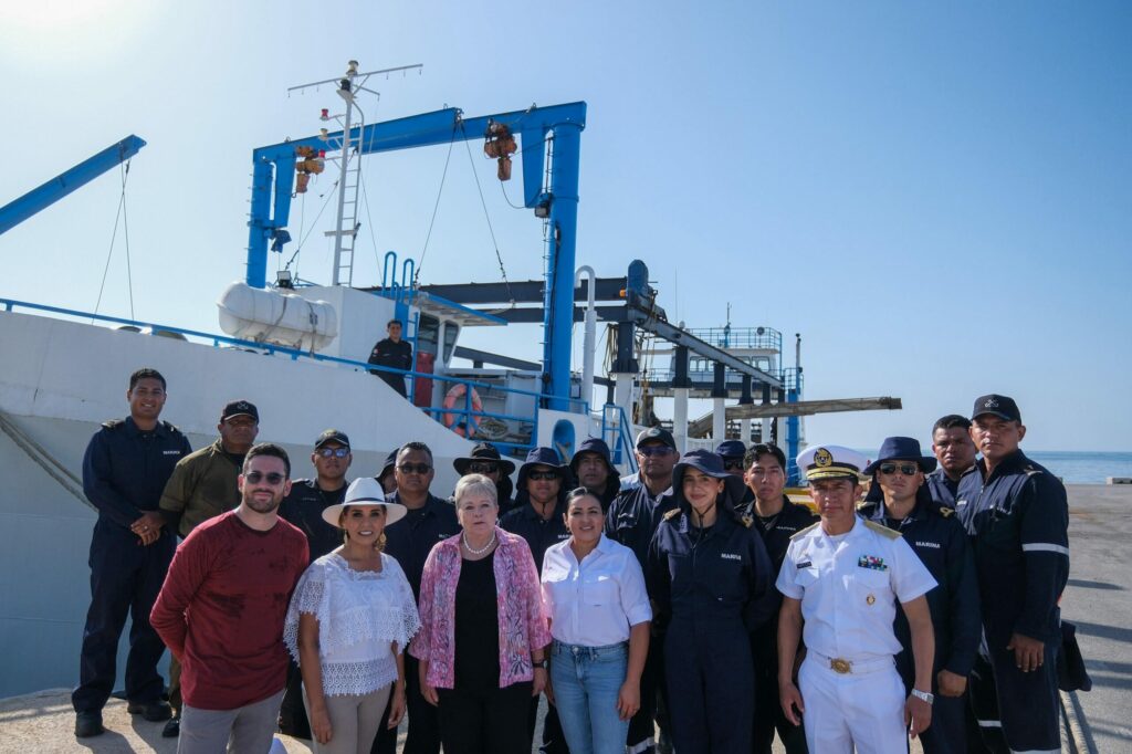 Mara Lezama y Alicia Bárcena recorren y supervisan estrategia integral contra el sargazo a bordo del buque “Natans”