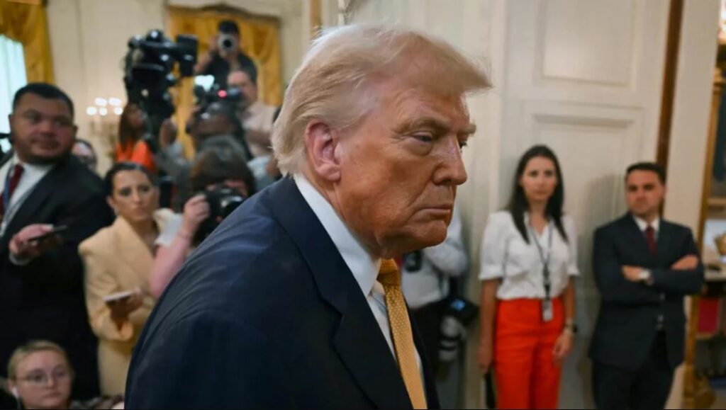 Trump padece insuficiencia venosa crónica, según médico de la Casa Blanca