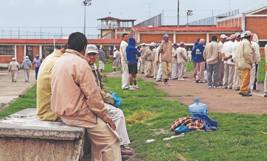 Sin sentencia, 36% de personas en prisión: Inegi