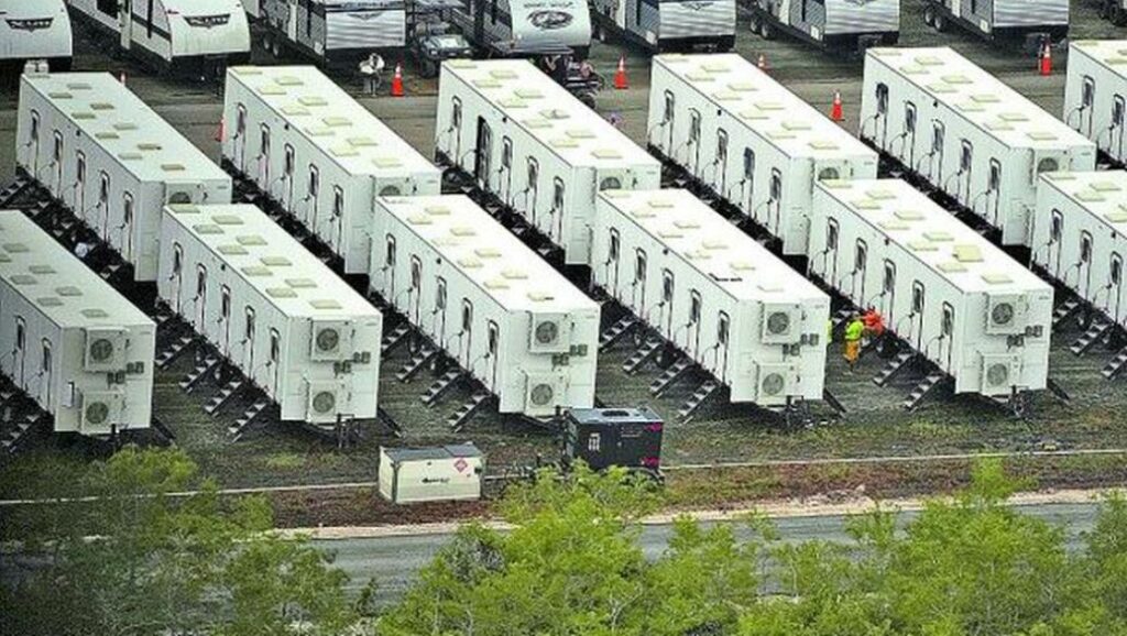 El Pentágono ve viable encerrar a migrantes en dos bases militares