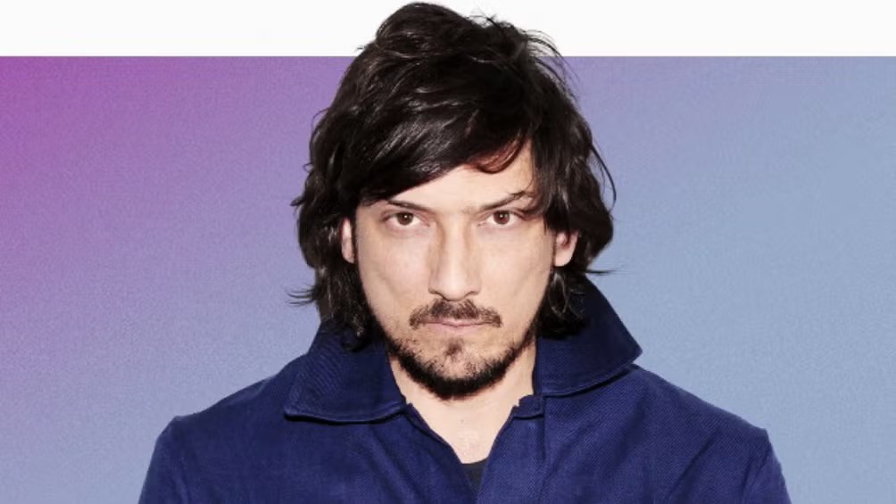 León Larregui es vetado de Air France por quejumbroso y violento