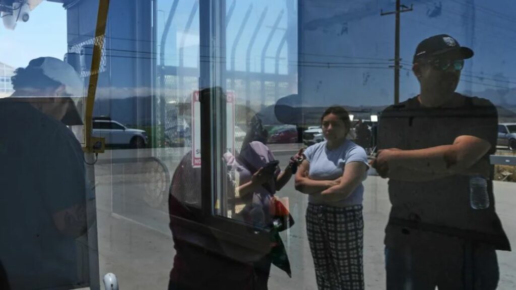 Tribunal de Estados Unidos mantiene orden que impide redadas y detenciones indiscriminadas contra migrantes